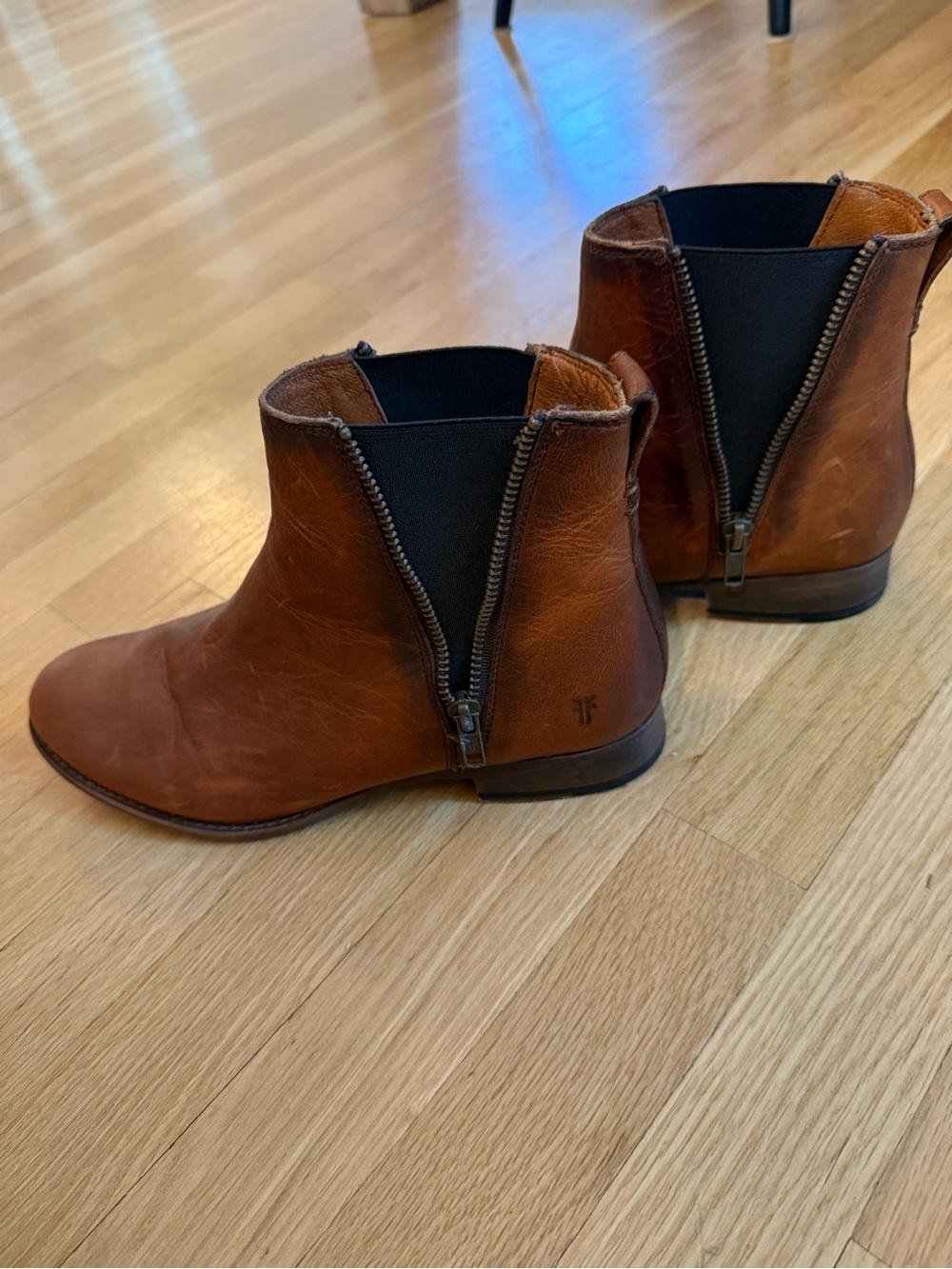 Frye Women's Brown Leather Zip Ankle Chelsea Boots - size 9